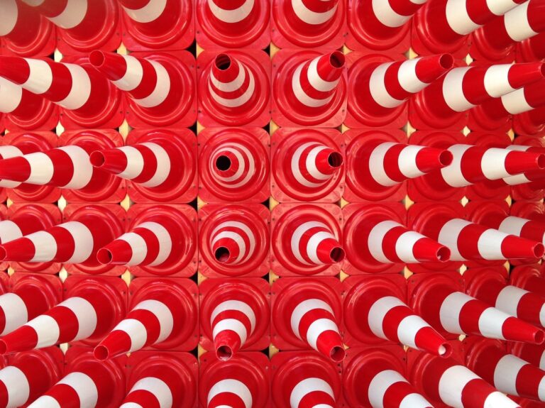 Sztuka op-art w nowoczesnych wnętrzach – złudzenia optyczne